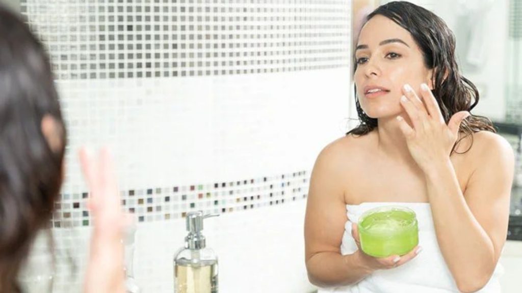 Aloe vera gel for skin health