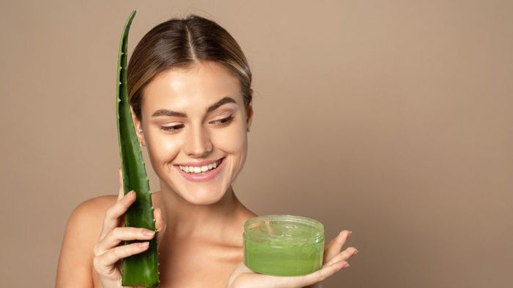 Aloe vera hack for overnight skin hydration