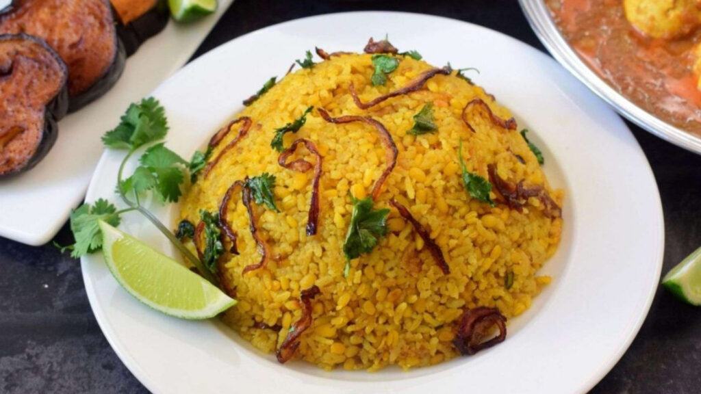 West Bengal_ Khichuri and Telebhaja