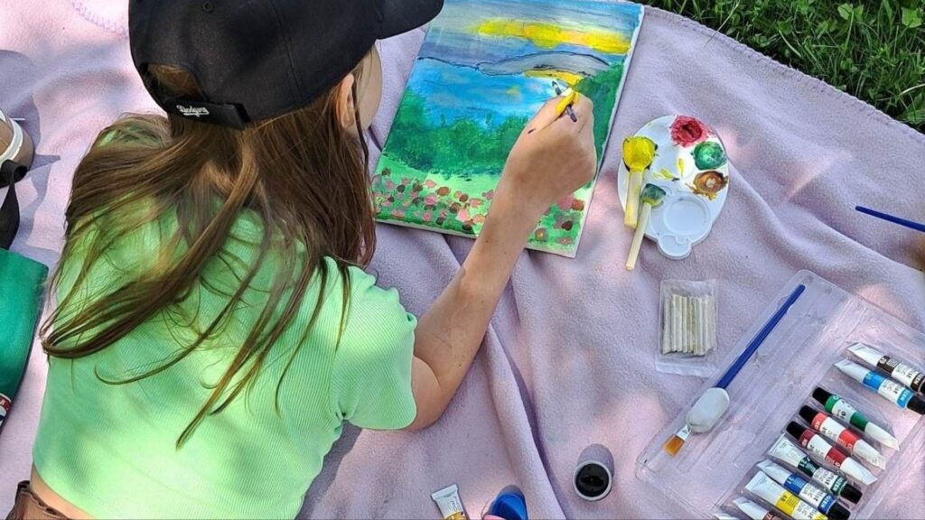 enjoy the activity in solo date use paints and colours